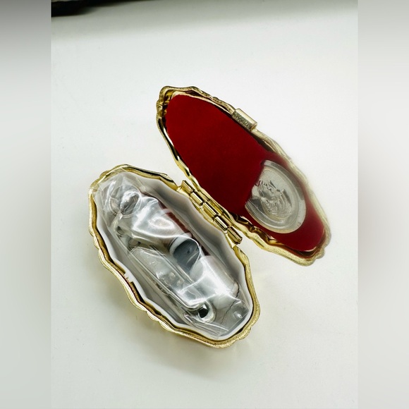 Vintage Floral Gold Metal Sewing Box With Threader - Picture 10 of 11